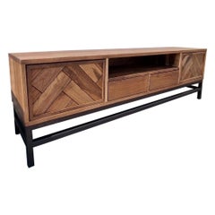 e TV en bois massif de style mi-siècle moderne avec tiroir et armoire, fabriquée sur commande