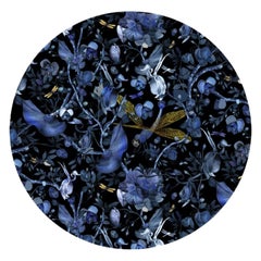 Petit tapis rond Moooi bleu et noir Biophillia en laine de Kit Miles