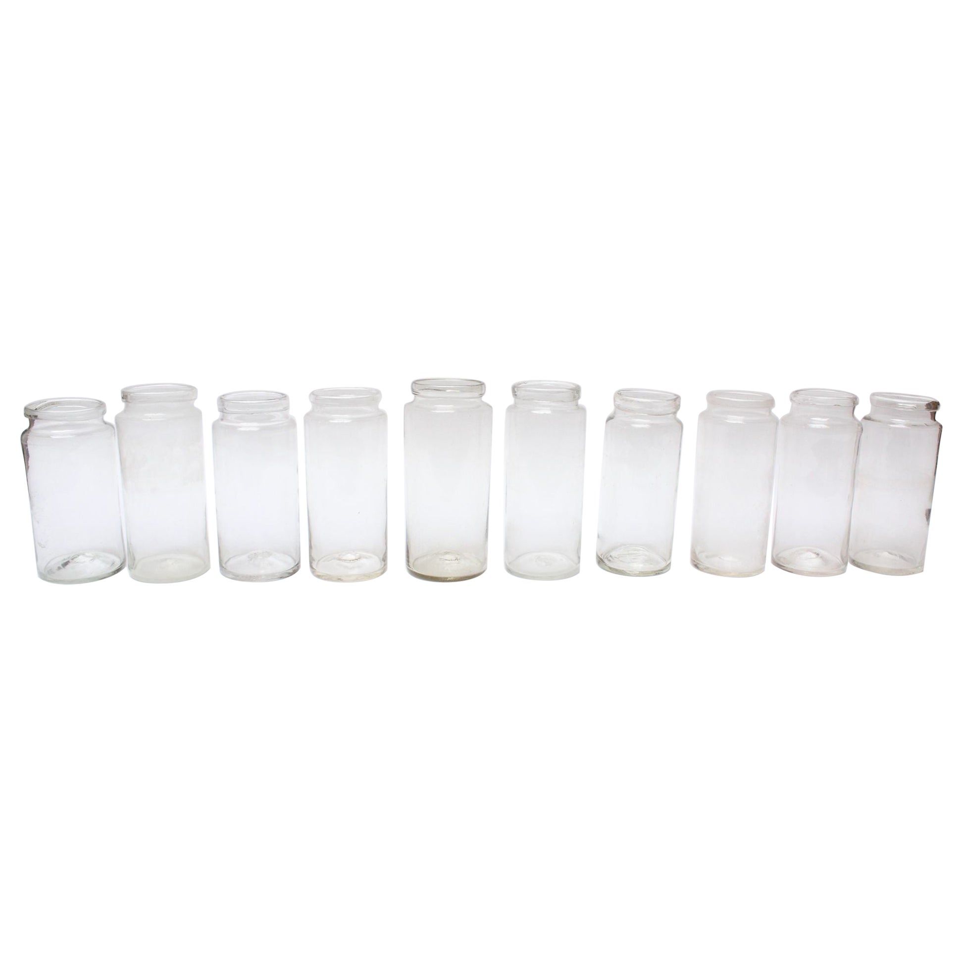 Pot simple en verre cylindrique transparent soufflé français d'antiquités, dix disponibles