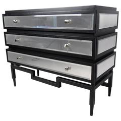 Stylish Modern Three-Drawer Dresser with Mirror Finish 4