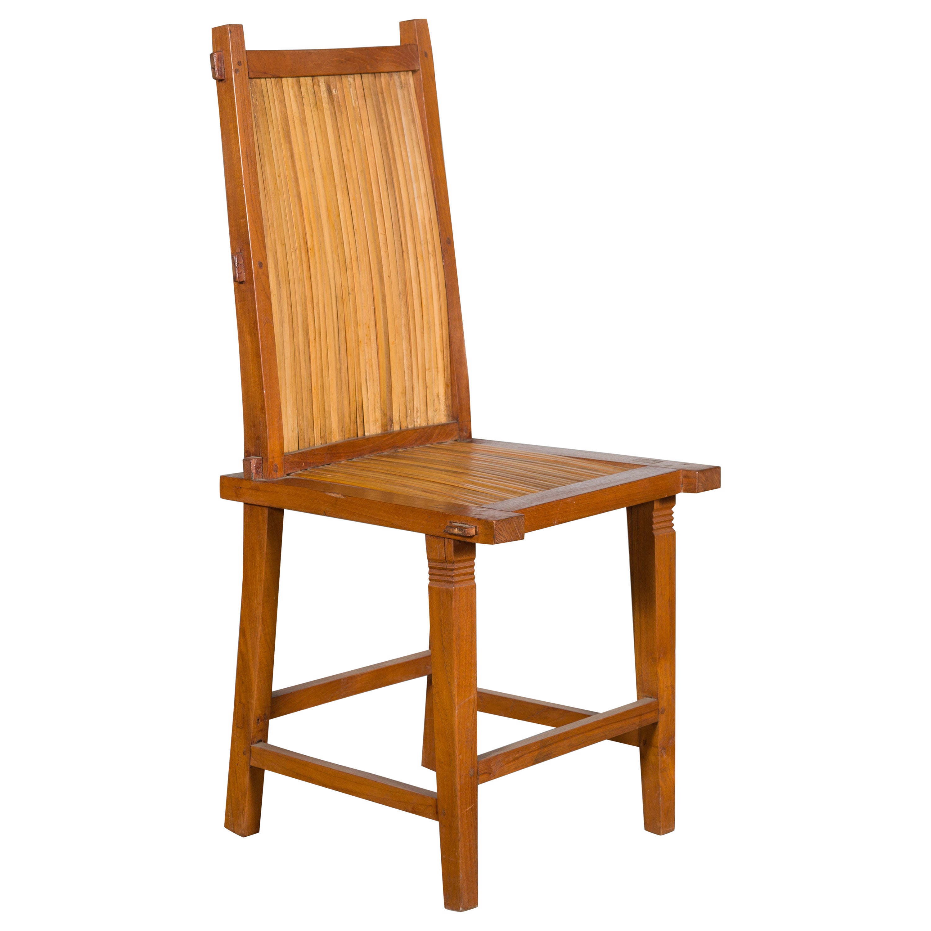 Chaise d'appoint japonaise rustique en bois vintage avec dossier et assise à lattes en bambou
