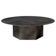 Mesa baja grande "Epic" de acero en gris neblina by Gamfratesi for Gubi