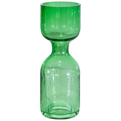 Gargalos, vaso in vetro soffiato verde di Jahara e Bagniewski per Vicara