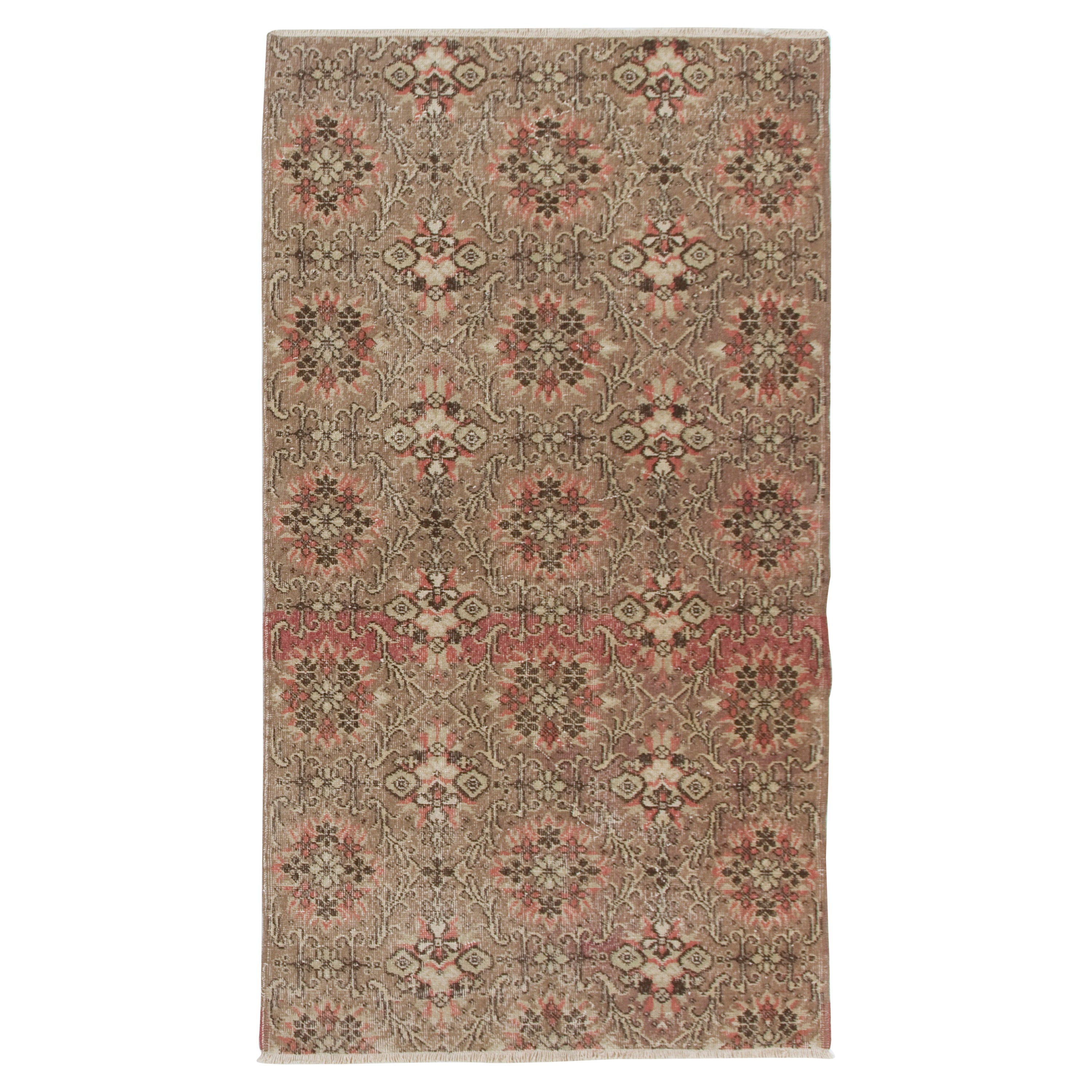 3.8x6,8 Ft Handgefertigter türkischer Vintage-Teppich mit floralem Design in Korallenrosa und Taupe im Angebot