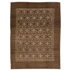 Brauner moderner handgefertigter Wollteppich im marokkanischen Stil mit geometrischem Muster von Apadana