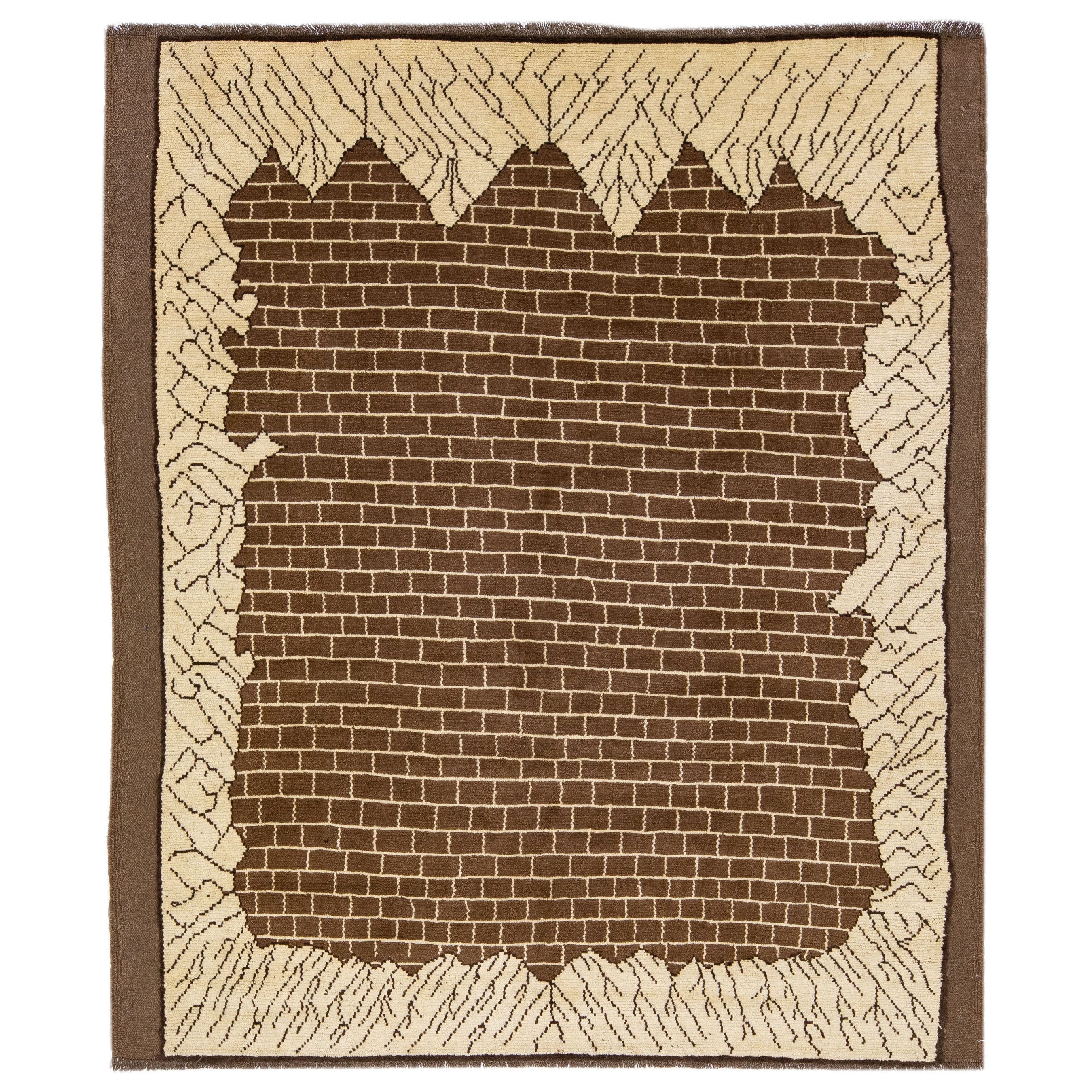 Tapis en laine à motif Brown de style Art Déco Transitionnel fait main par Apadana