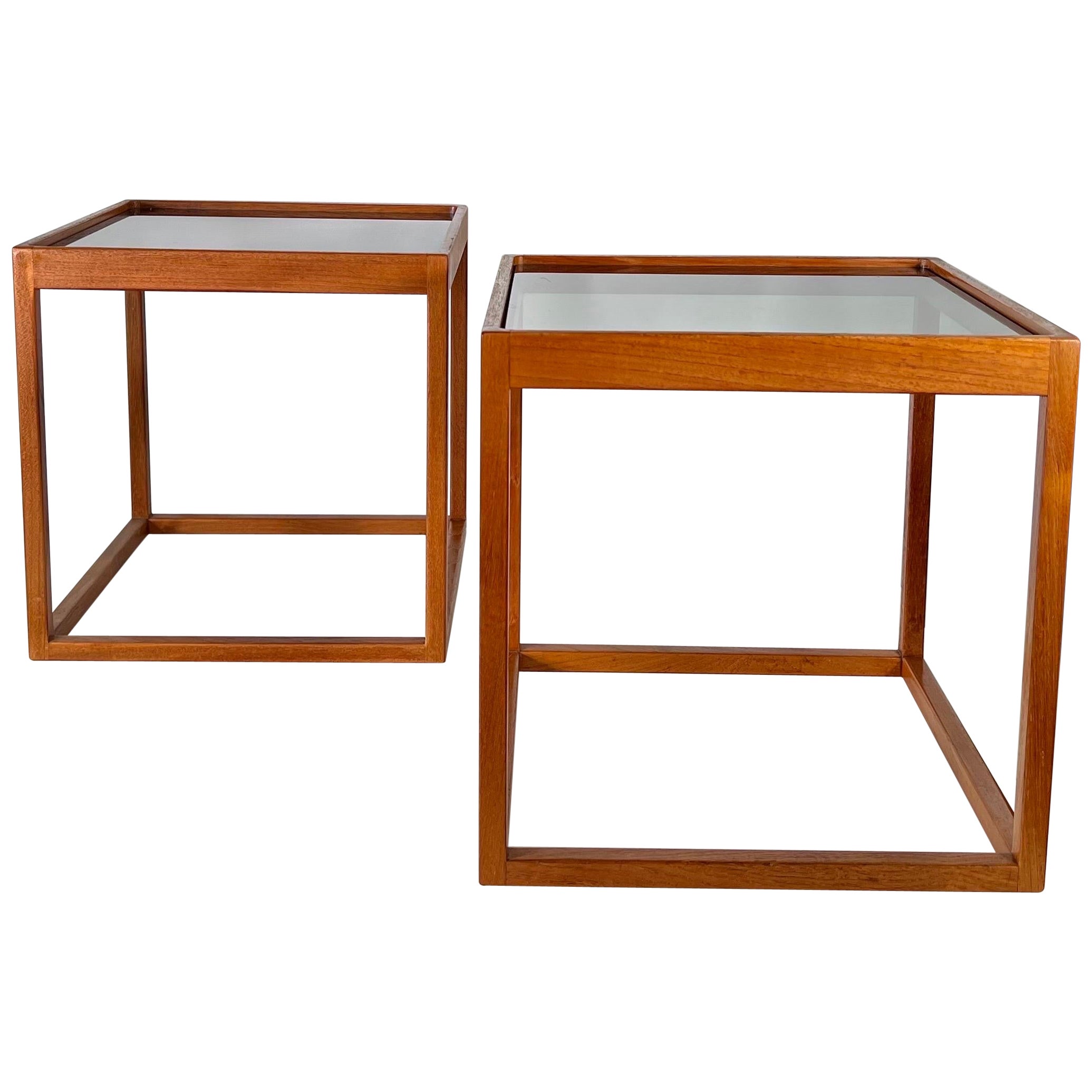 Paire de tables d'appoint cubiques du milieu du siècle dernier par Kai Kristiansen en vente