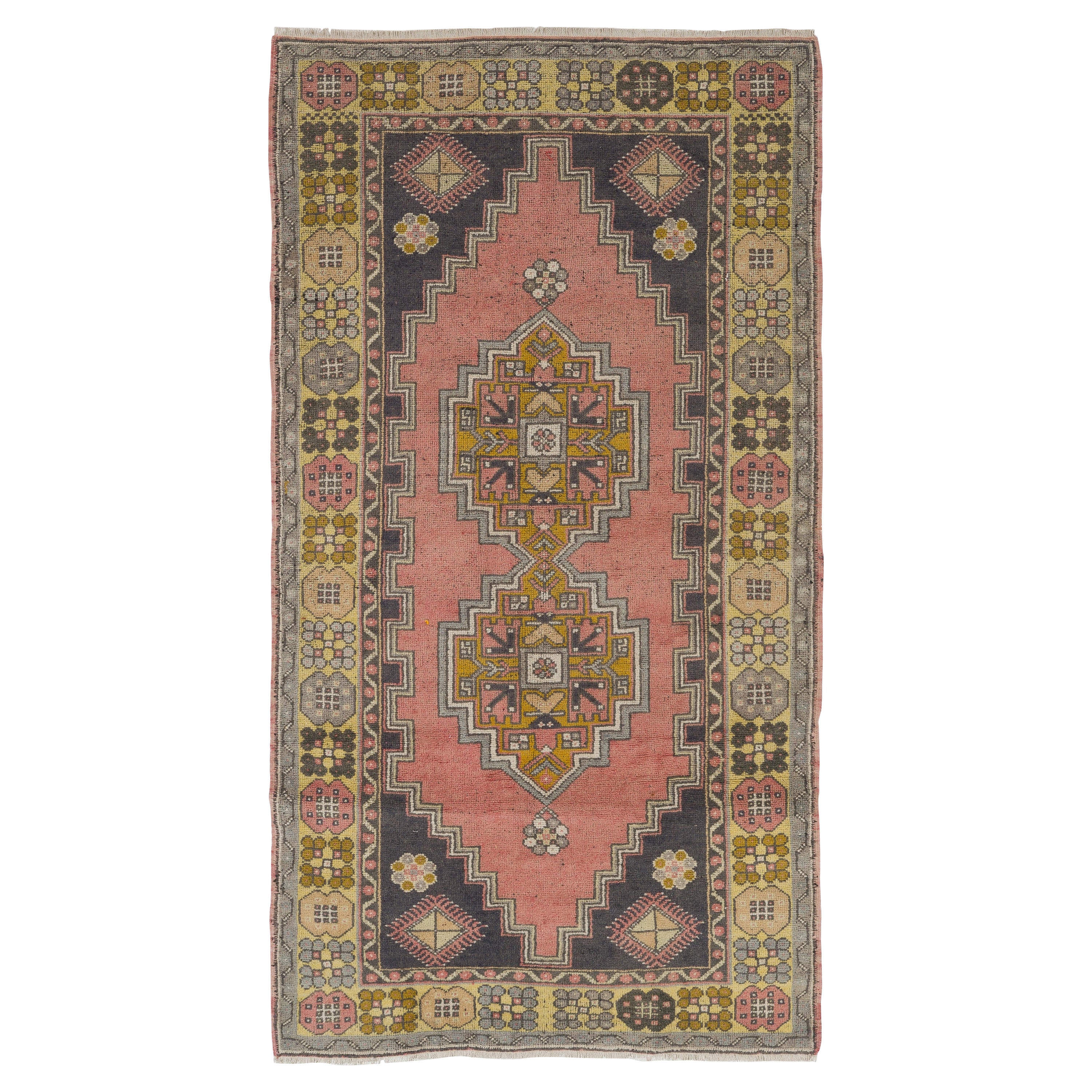 4 x 7 pieds Tapis d'accent turc vintage fait à la main avec motif géométrique dans des couleurs sourdes