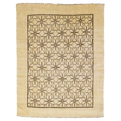 Moderner marokkanischer Teppich in Beige mit geometrischem Muster aus Wolle von Apadana