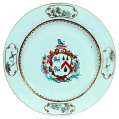 Grand plat armorié en porcelaine d'exportation chinoise, armoiries de Hanmer impaling Jennens