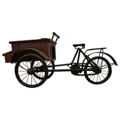 Exemplaire vintage d'une tricyclette pédale américaine couleur crème glacée