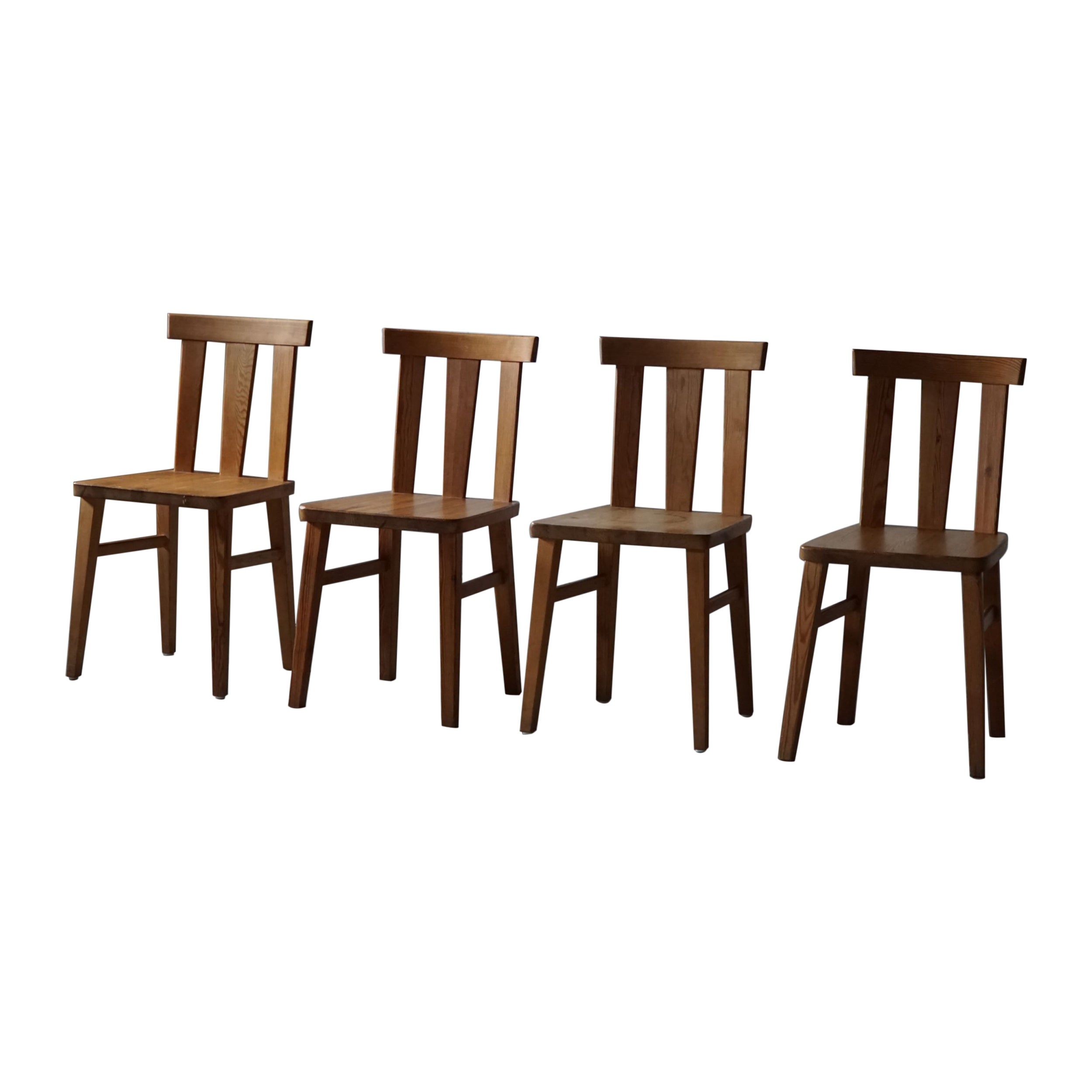Set of 4 Swedish Modern Chairs in Solid Pine, Axel Einar Hjorth Style, 1930s For Sale