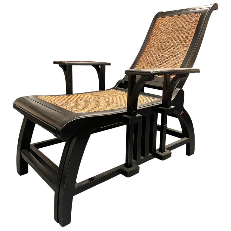 Pair of Black Woven Chaise Lounges For Sale at 1stDibs