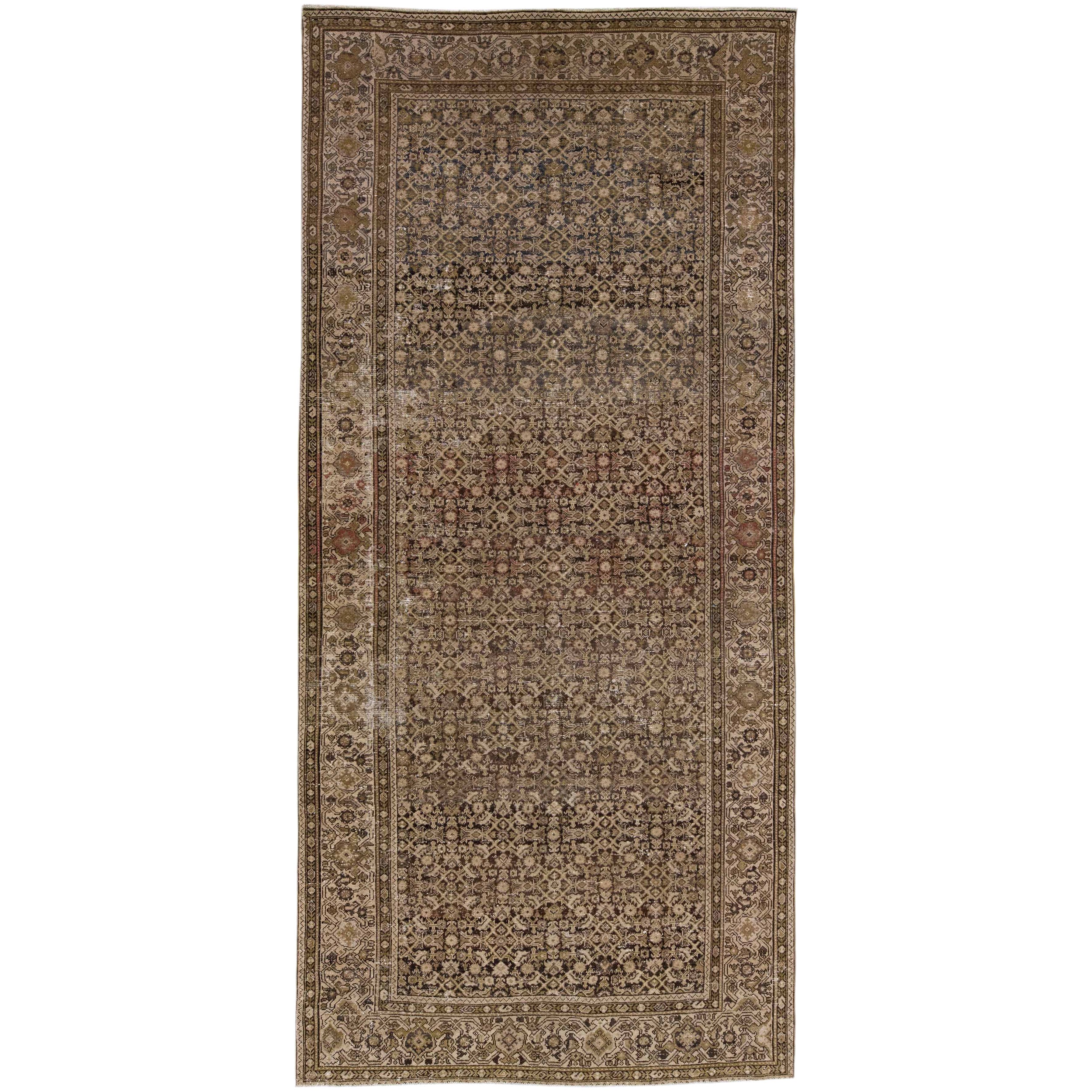 Tapis persan ancien en laine marron Malayer fait à la main avec motif sur toute sa surface