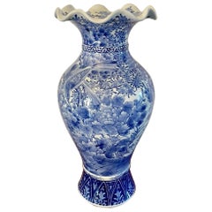 Große blau-weiße Imari-Vase in antiker japanischer Qualität
