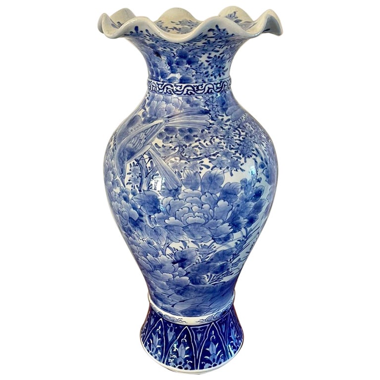 Large Antique Japanese Quality Blue and White Imari Vase For Sale at 1stDibs