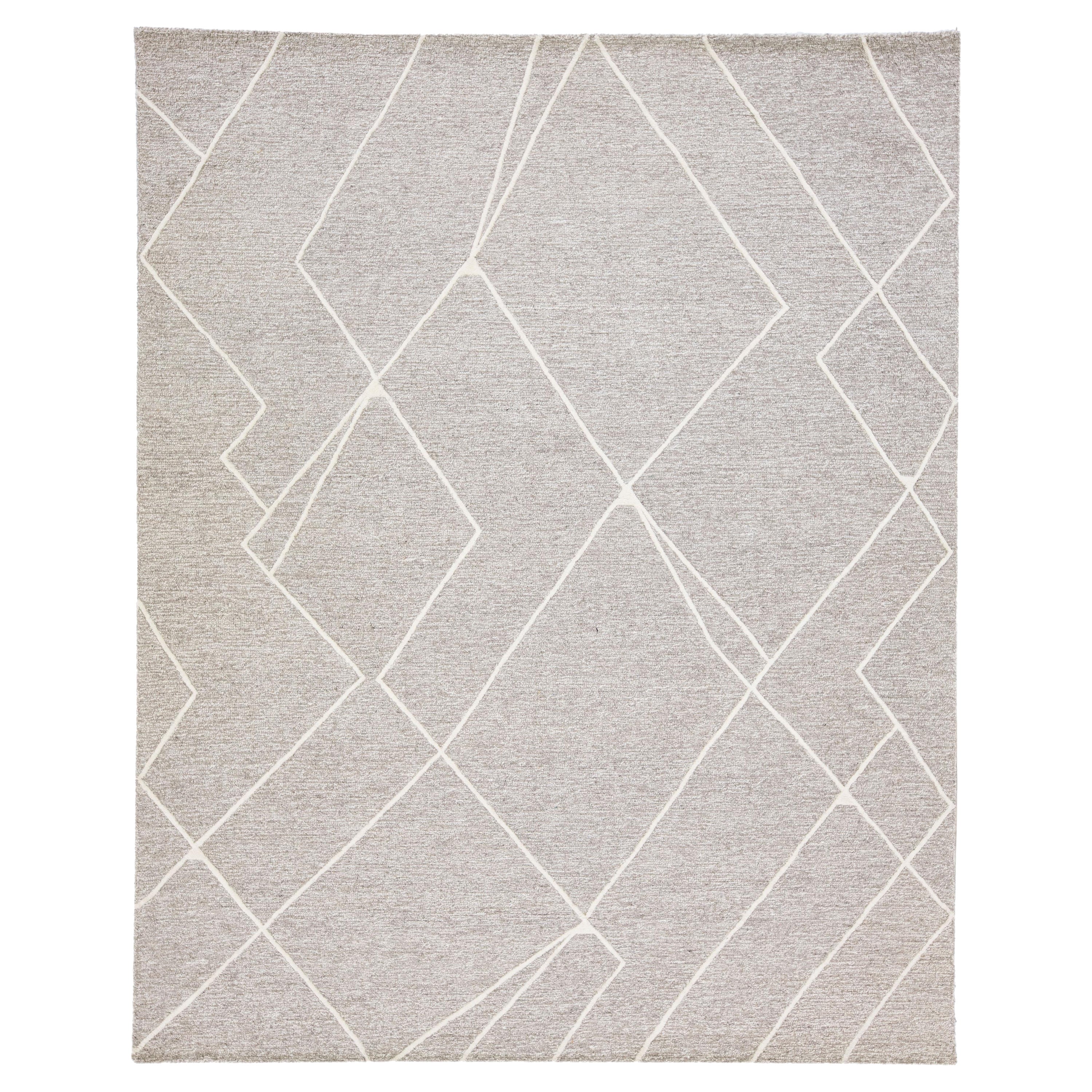 Contemporary Texture Gray & Ivory Hand-Tufted Geometric Wool Rug For Sale