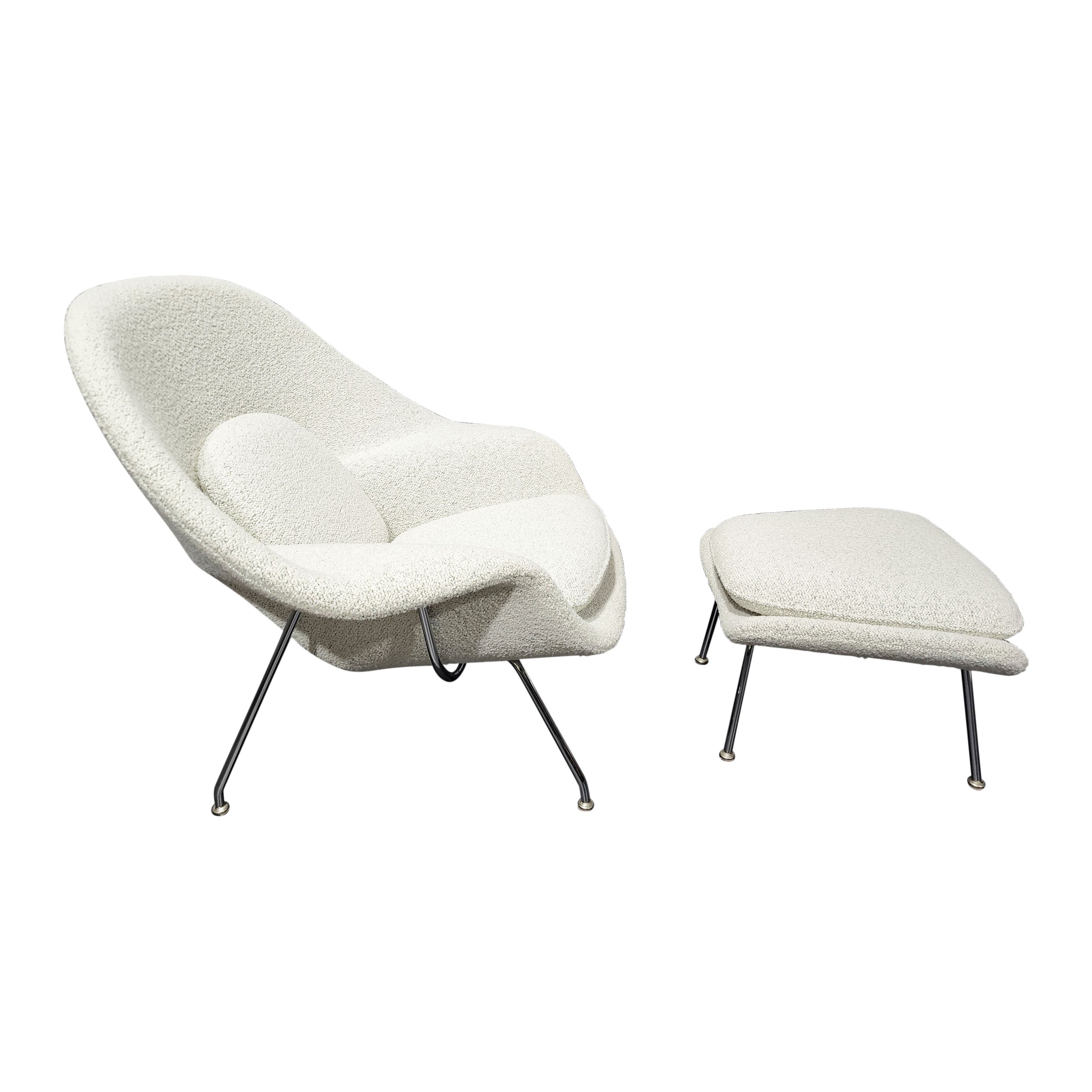 Chaise et repose-pieds Eero Saarinen pour Knoll Womb en tissu bouclé blanc cassé en vente