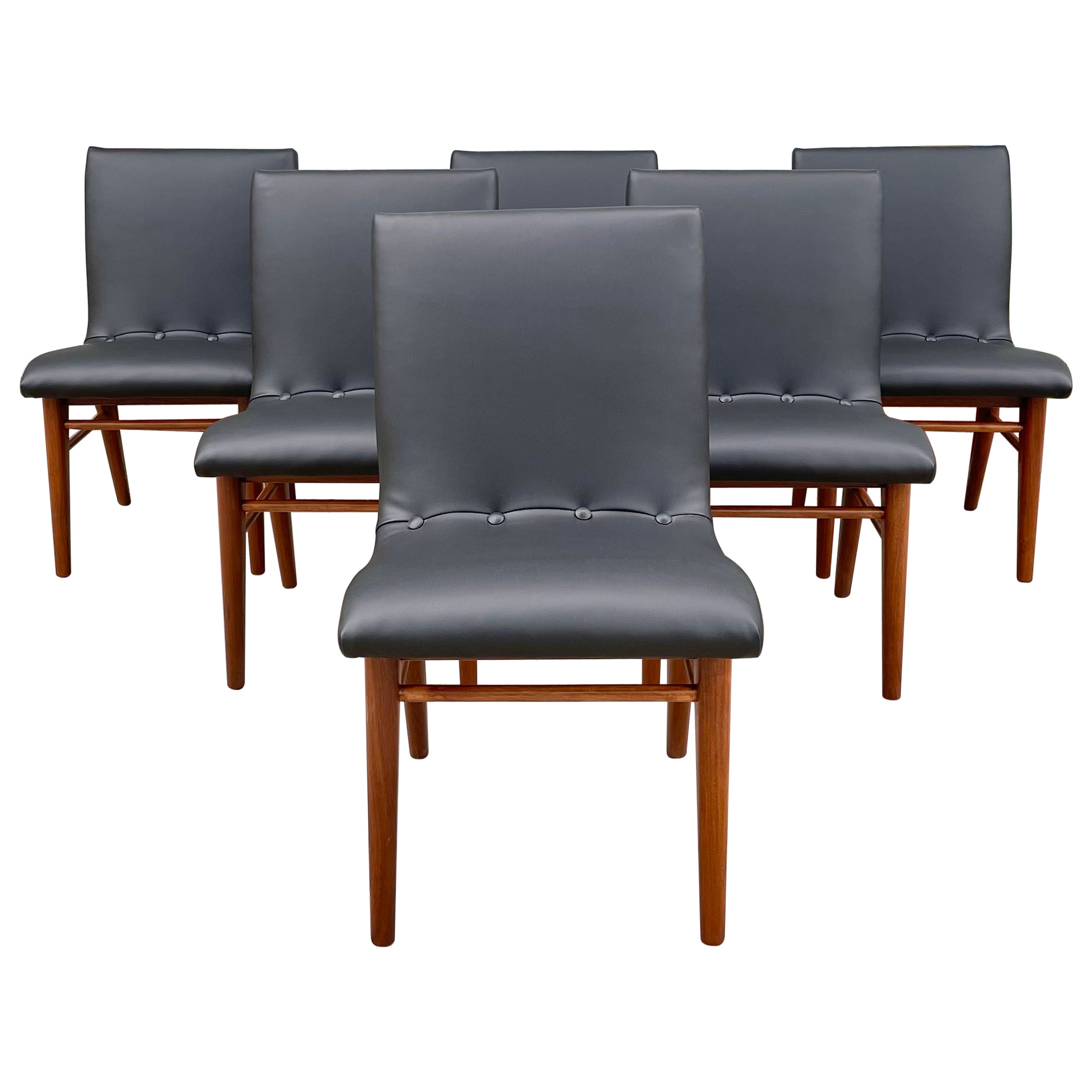 Set aus 6 Esszimmerstühlen aus Nussbaum und Leder, Mid-Century