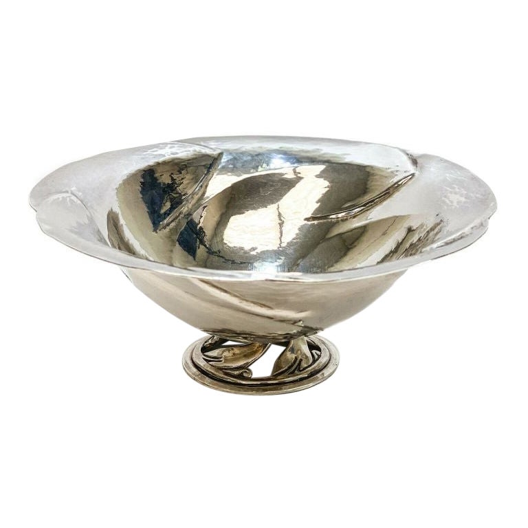 Peer Smed Danish-American Sterling Silver handwrought Footed Bowl, circa 1935 For Sale