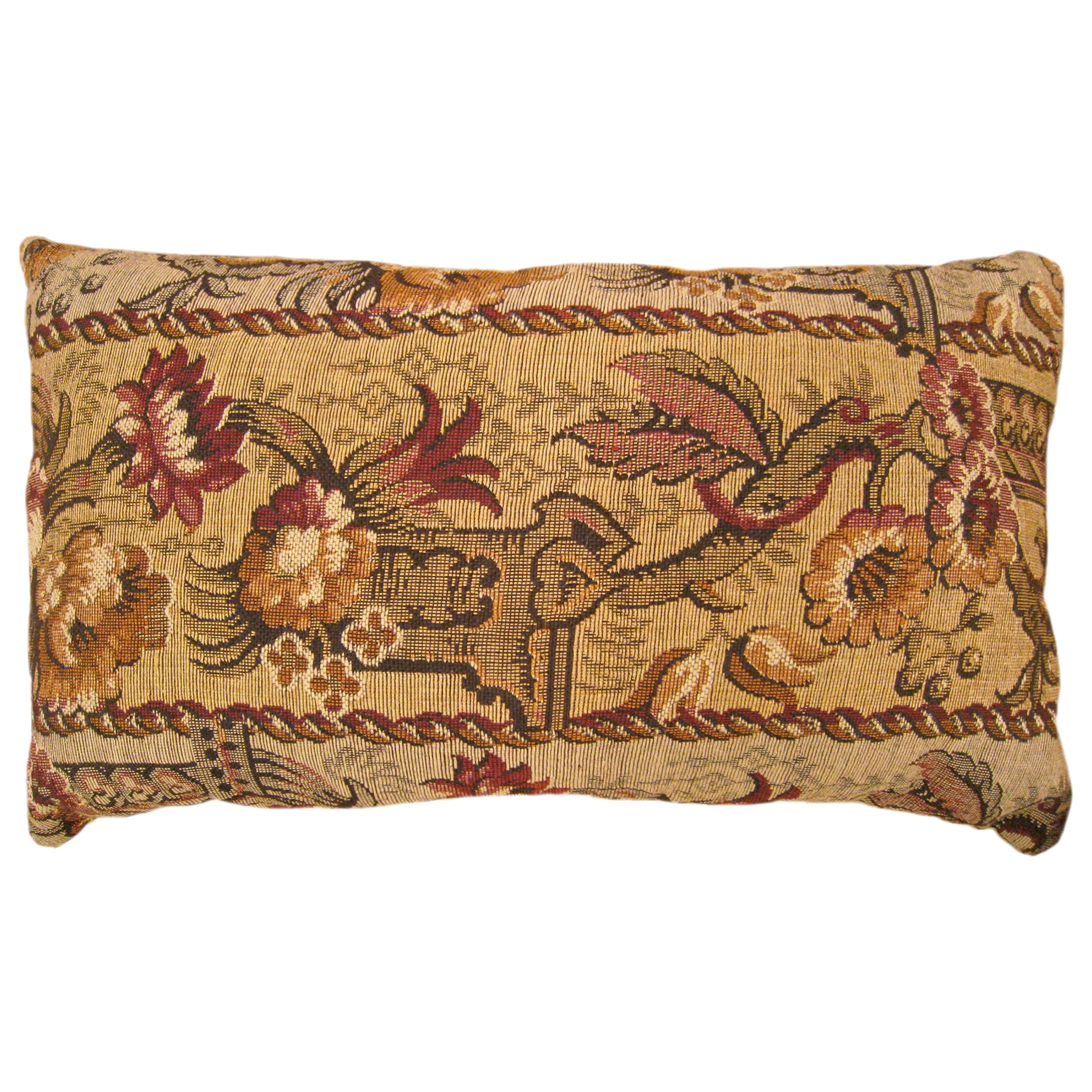 Coussin décoratif ancien en tapisserie jacquard avec éléments floraux sur toute sa surface en vente