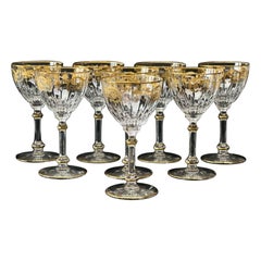 Ensemble de 8 verres à vin en cristal de Baccarat France avec volutes dorées Imperator