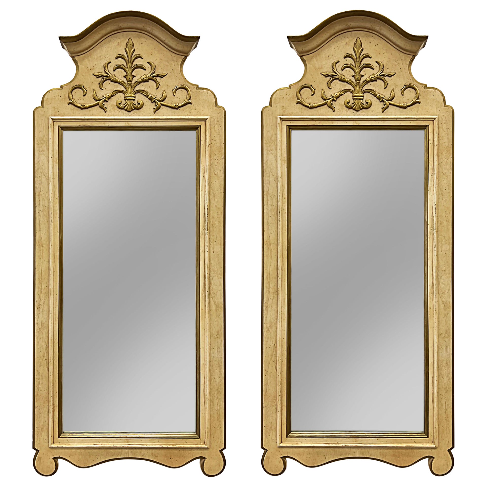 Specchi in legno in stile neoclassico francese, anni '60, produzione americana, coppia