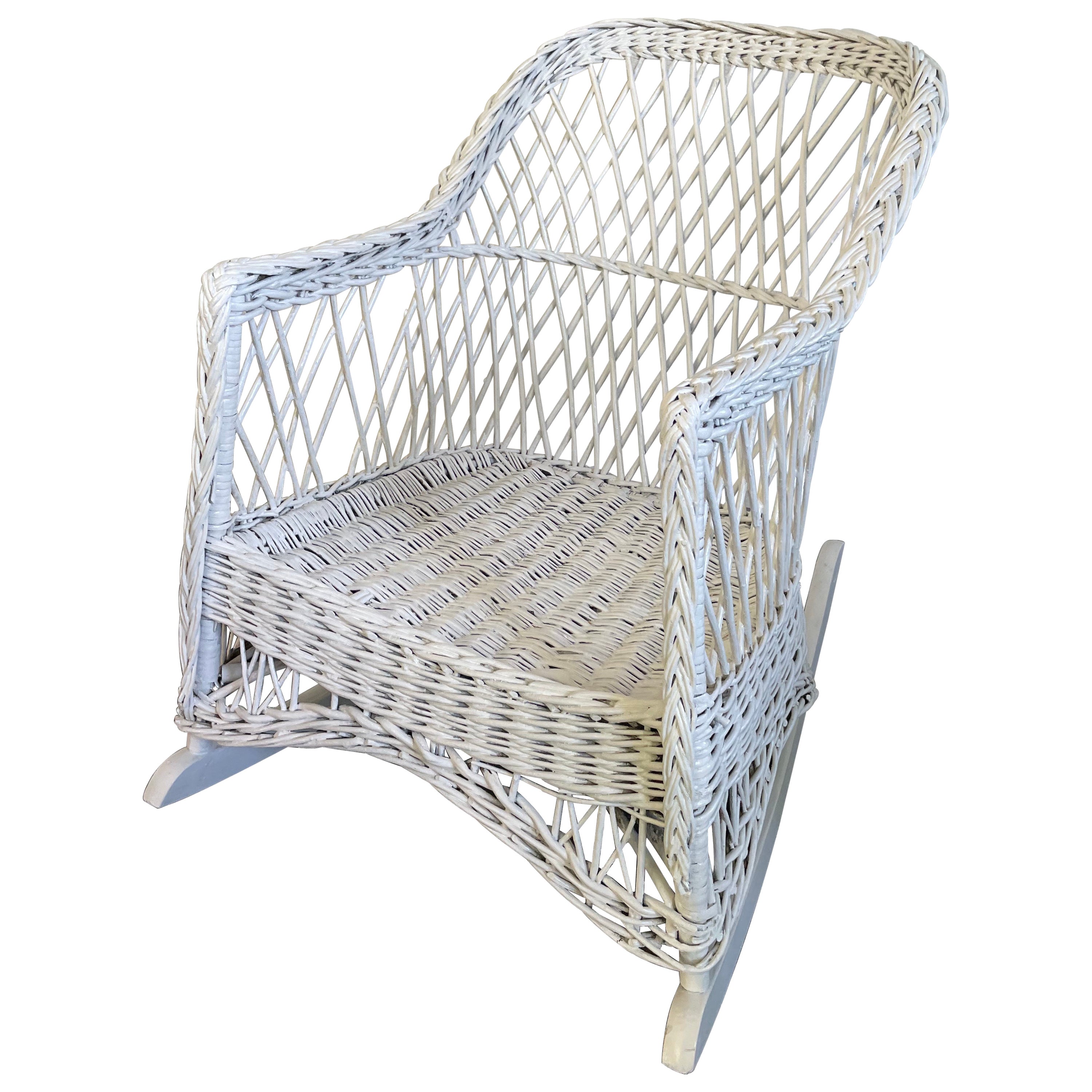 Rocking Chair aus weißem Weidengeflecht im Angebot