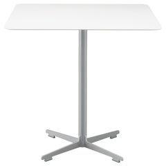 Mesa en Cruz Alias Grande 577 con Tablero Gris Claro y Base de Acero Lacado