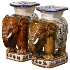 Paar französische handbemalte braune Elefanten-Gartenstühle aus Fayence aus der Mitte des 20. Jahrhunderts