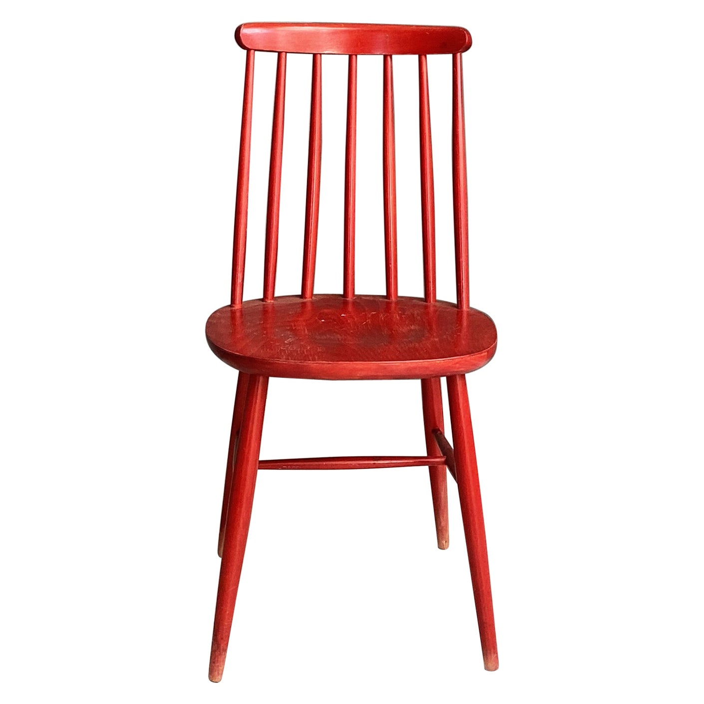 Chaise en bois rouge d'Europe du Nord moderne du milieu du siècle, années 1960