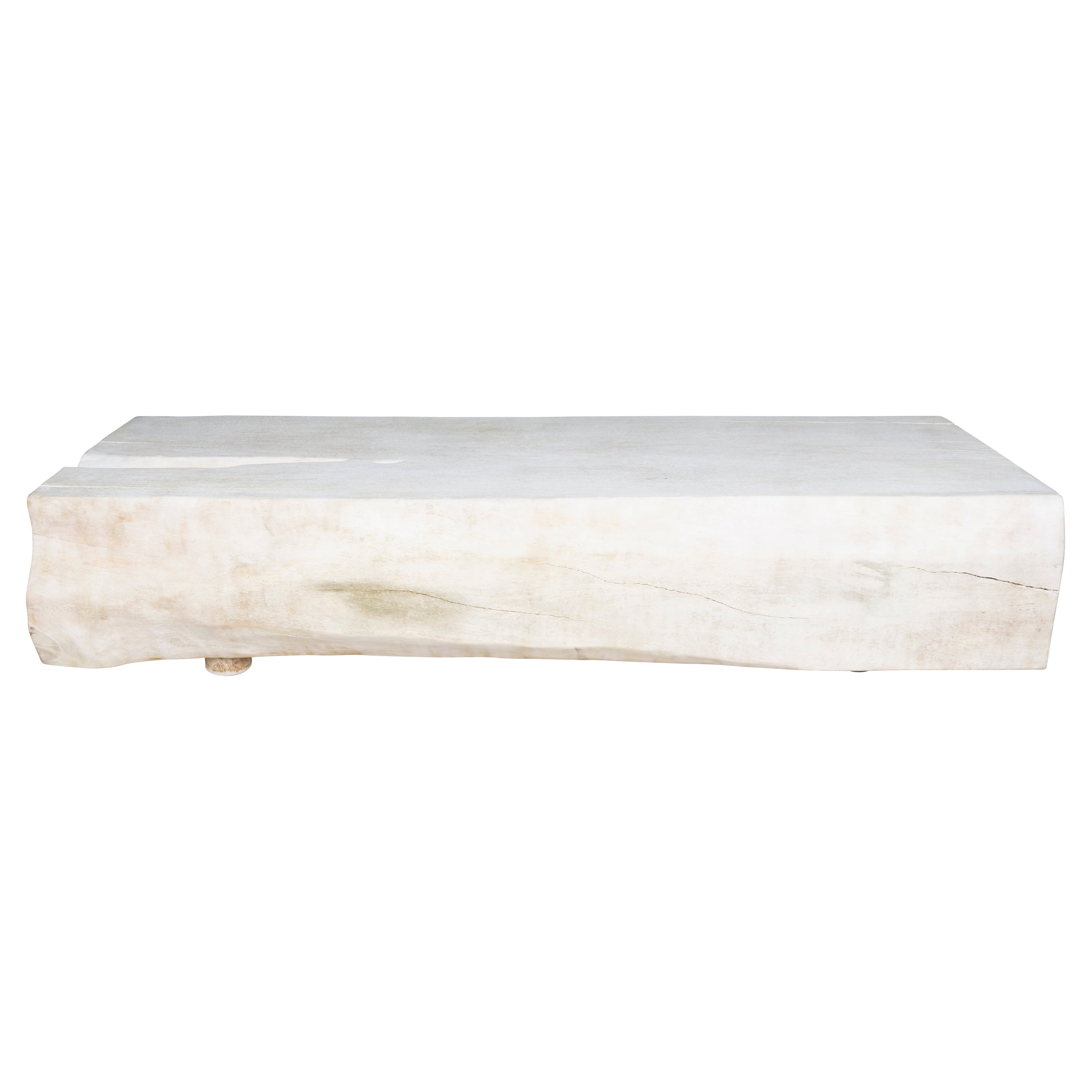 Table basse monumentale en bois de lyche blanchi en forme de lyche
