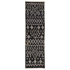 Tapis de course moderne en laine, style marocain, fait à la main, géométrique et brun.