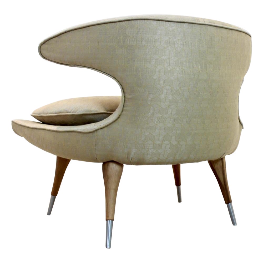 Exquisite Karpen of California ‘Horn Chair’ in Gold Fabric and Walnut For Sale
