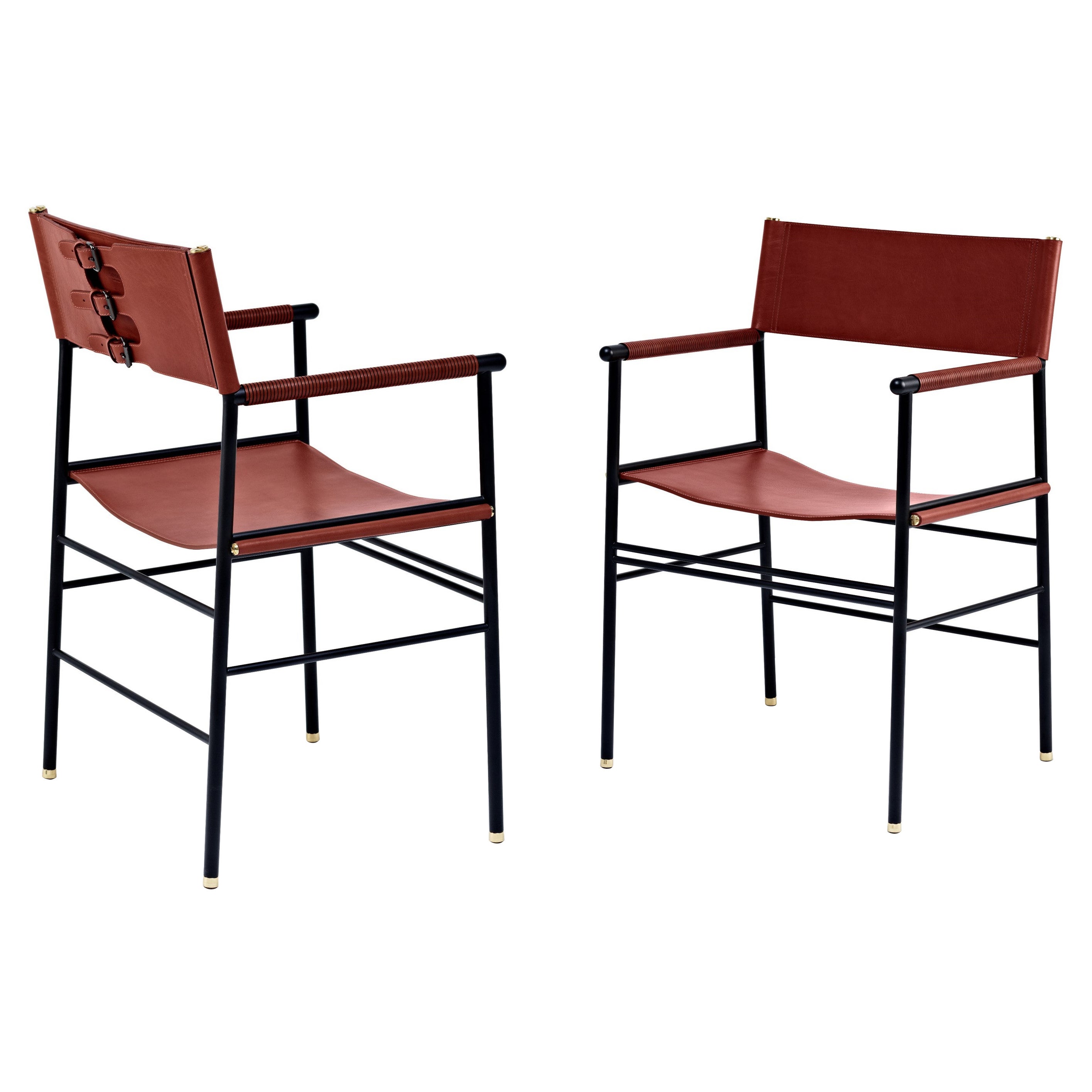 Ensemble de 2 chaises contemporaines faites à la main en cuir cognac et métal caoutchouc noir en vente