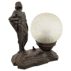 Patinierte Art-Déco-Tischlampe aus Guss und Bronzeguss mit geraffter Frau und originalem Schirm