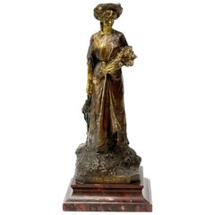 Sculpture française en bronze doré d'une femme Tout en Fleurs signée par l'artiste L. Tisnex