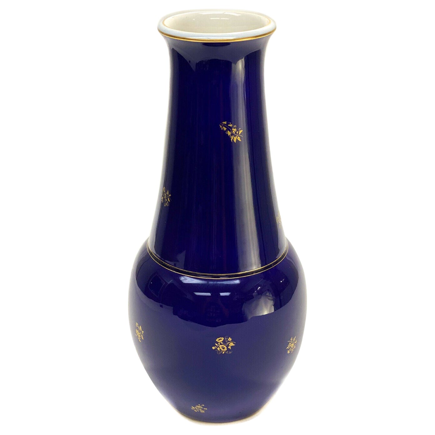 Vase en porcelaine bleu cobalt et dorée de la Manufacture de Sèvres, 1926 en vente