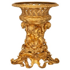Centre de table Louis XVI du 19ème siècle en bronze doré attribué à Henry Dasson
