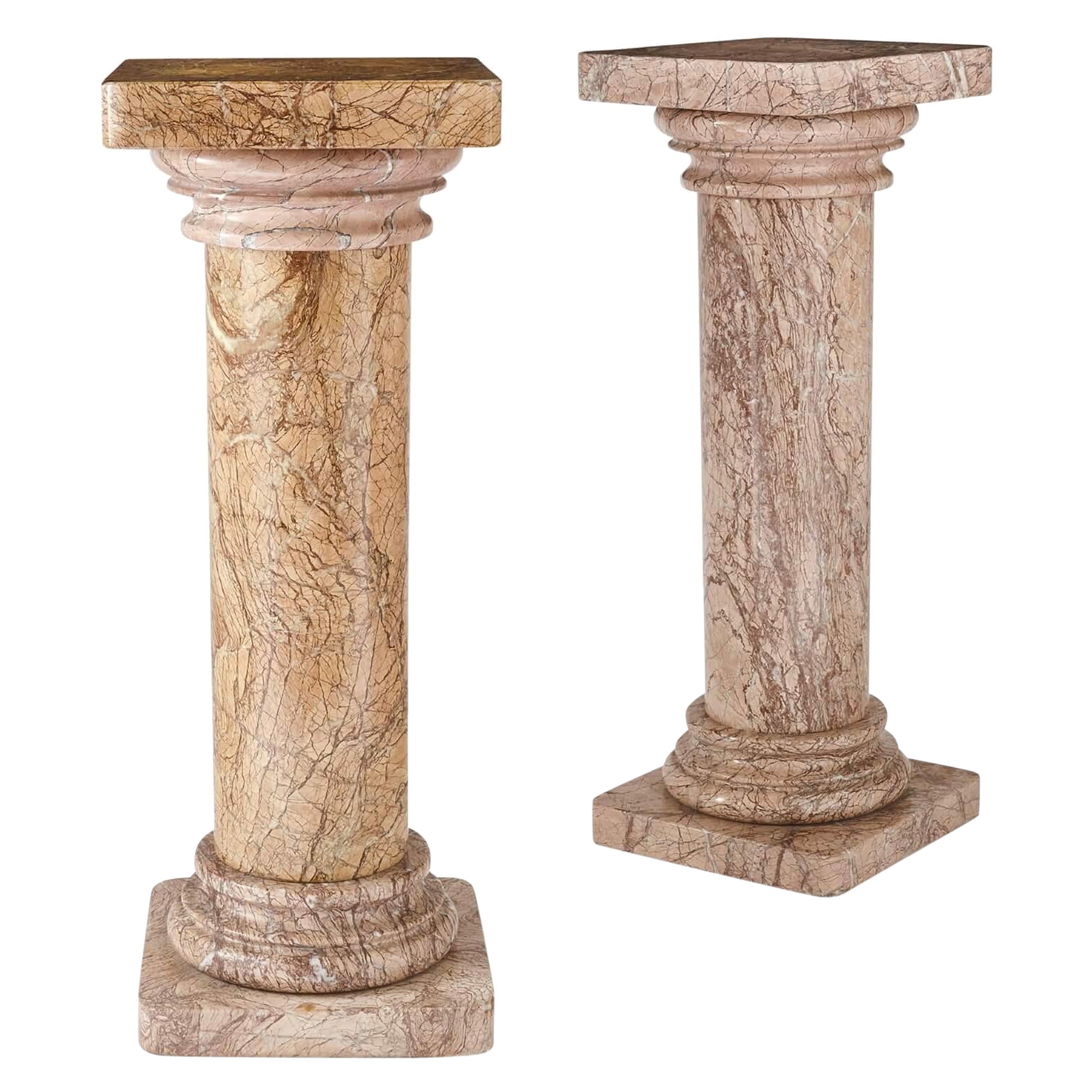 Paire de piédestaux à colonnes en marbre français de la fin du XIXe siècle