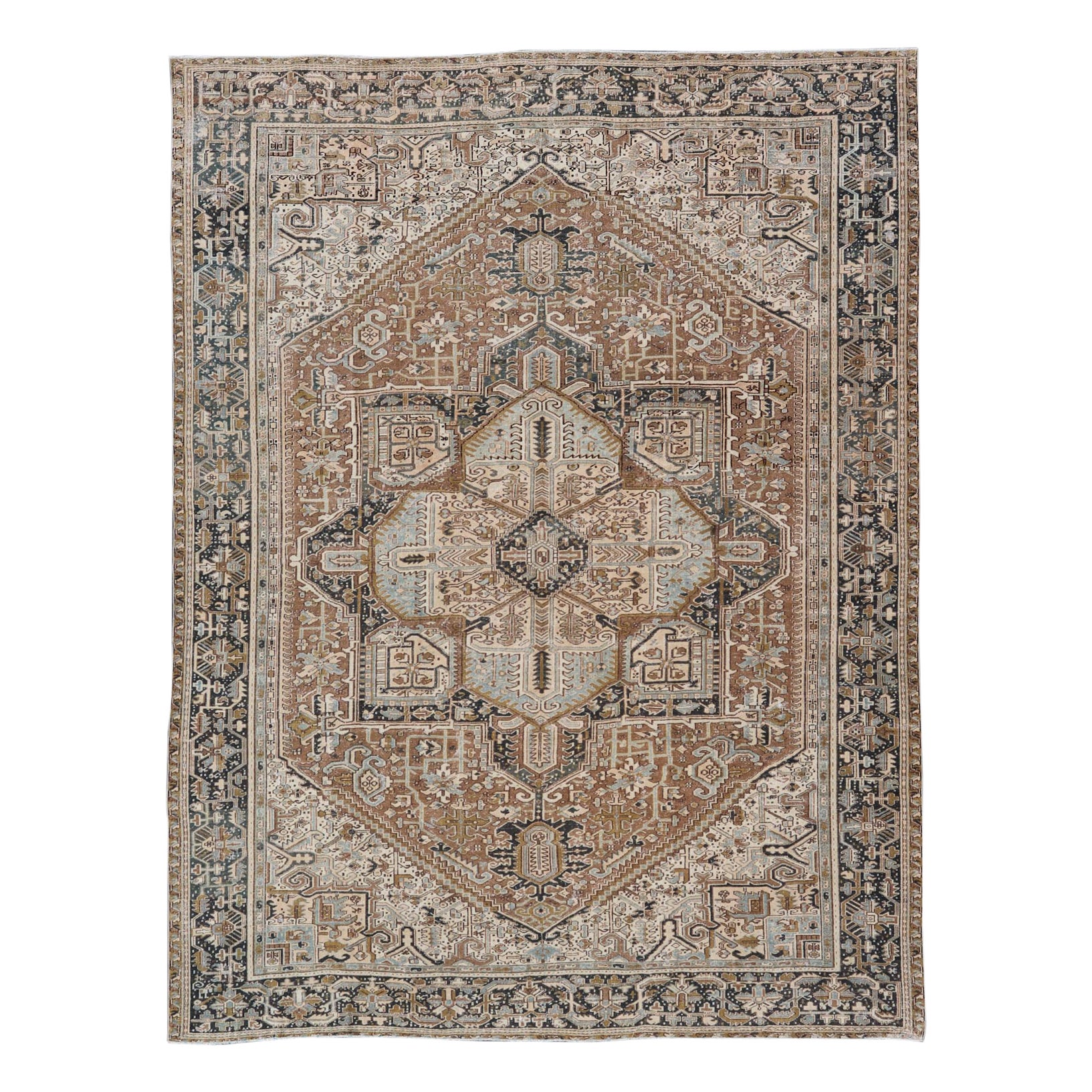 Antiker persischer Heriz-Teppich mit geometrischem Muster in Blau, Tan, Creme und Braun
