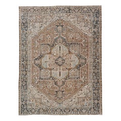 Tapis persan antique Heriz à motifs géométriques dans les tons bleu, havane, crème et Brown