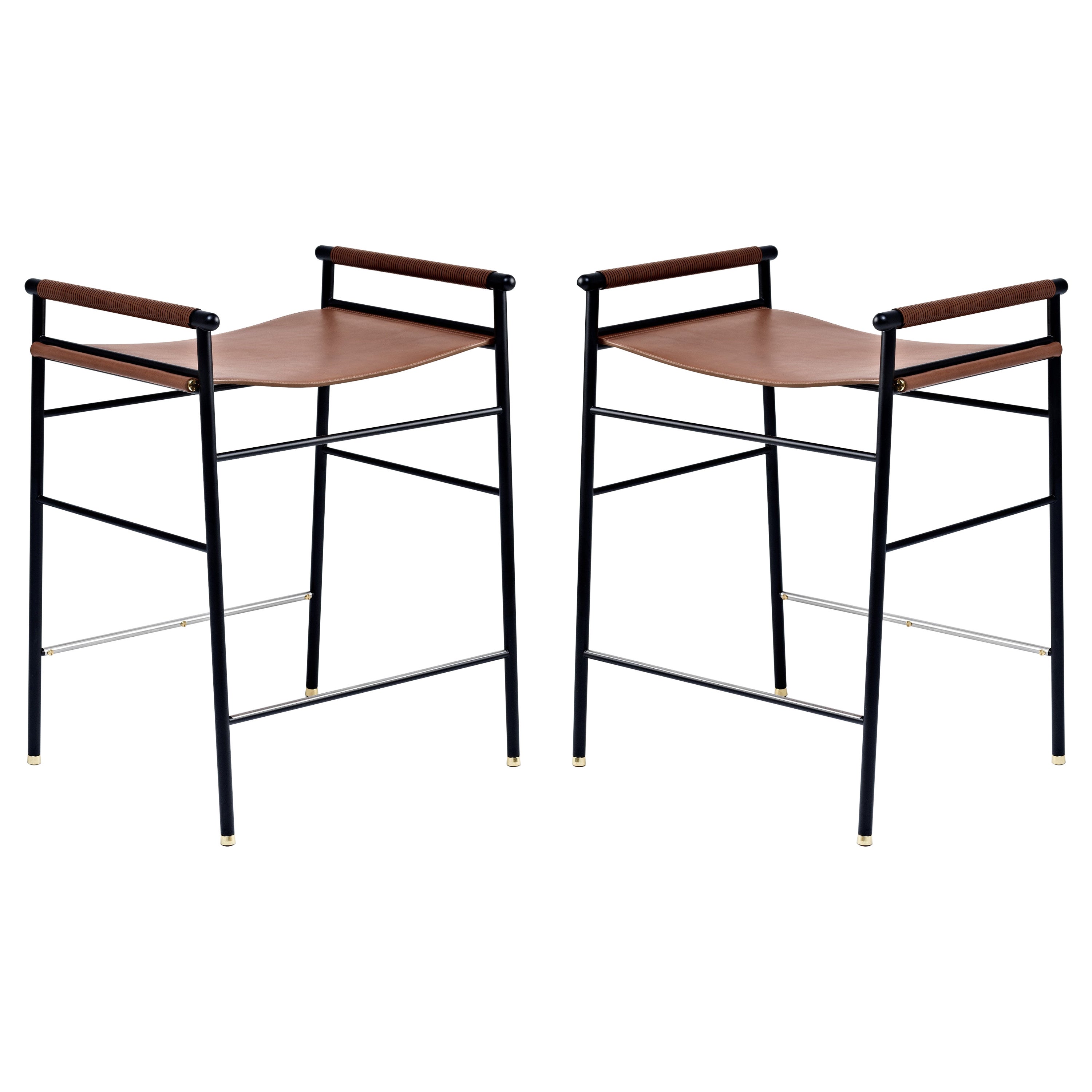 Paire de tabourets de bar contemporains en cuir marron foncé et métal en caoutchouc noir en vente