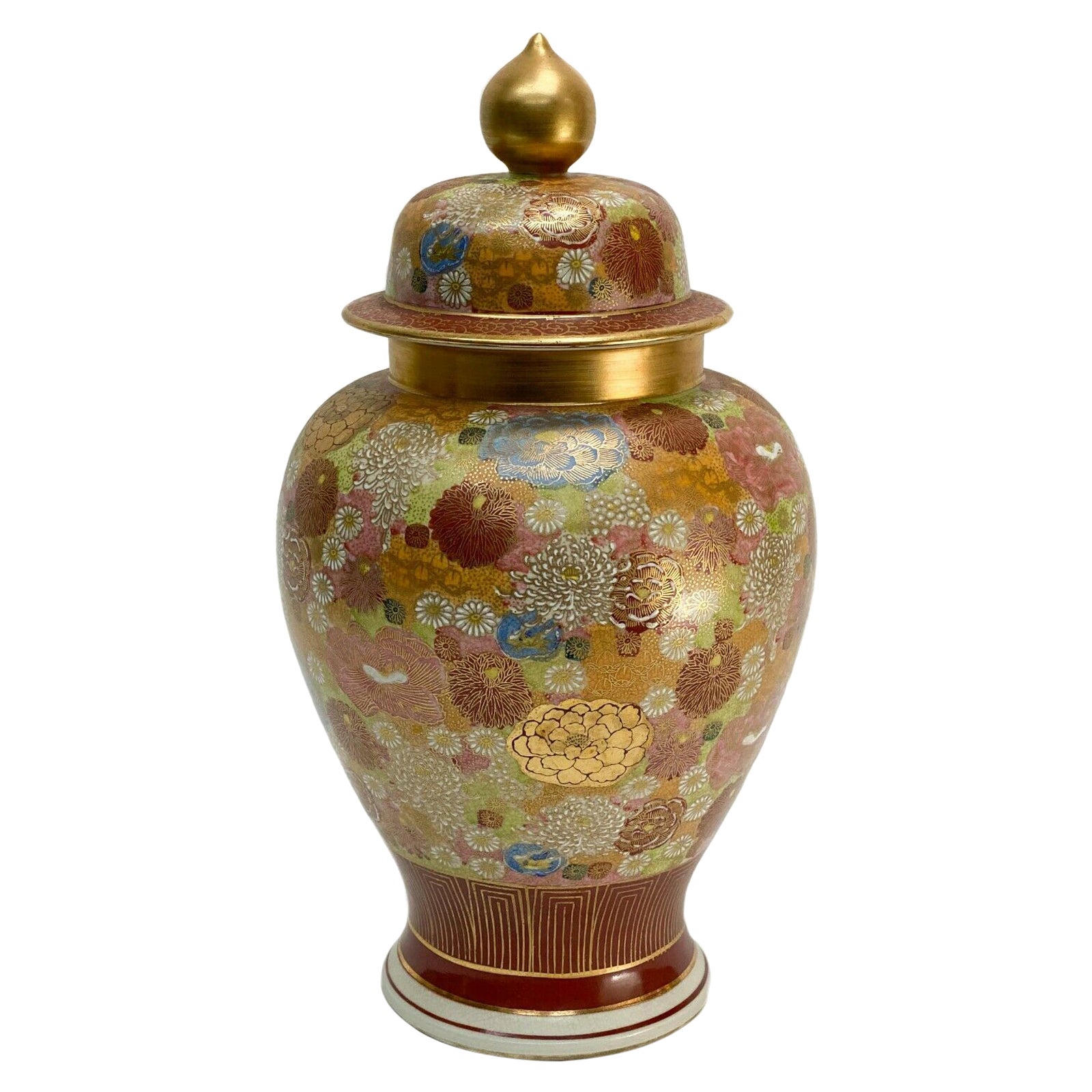 Urne à couvercle en porcelaine japonaise Satsuma Mille Fleur peinte à la main, probablement Meiji