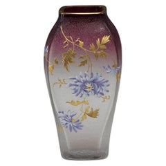 Vase en verre d'art contemporain de couleur canneberge à émail peint à la main, vers 1900 