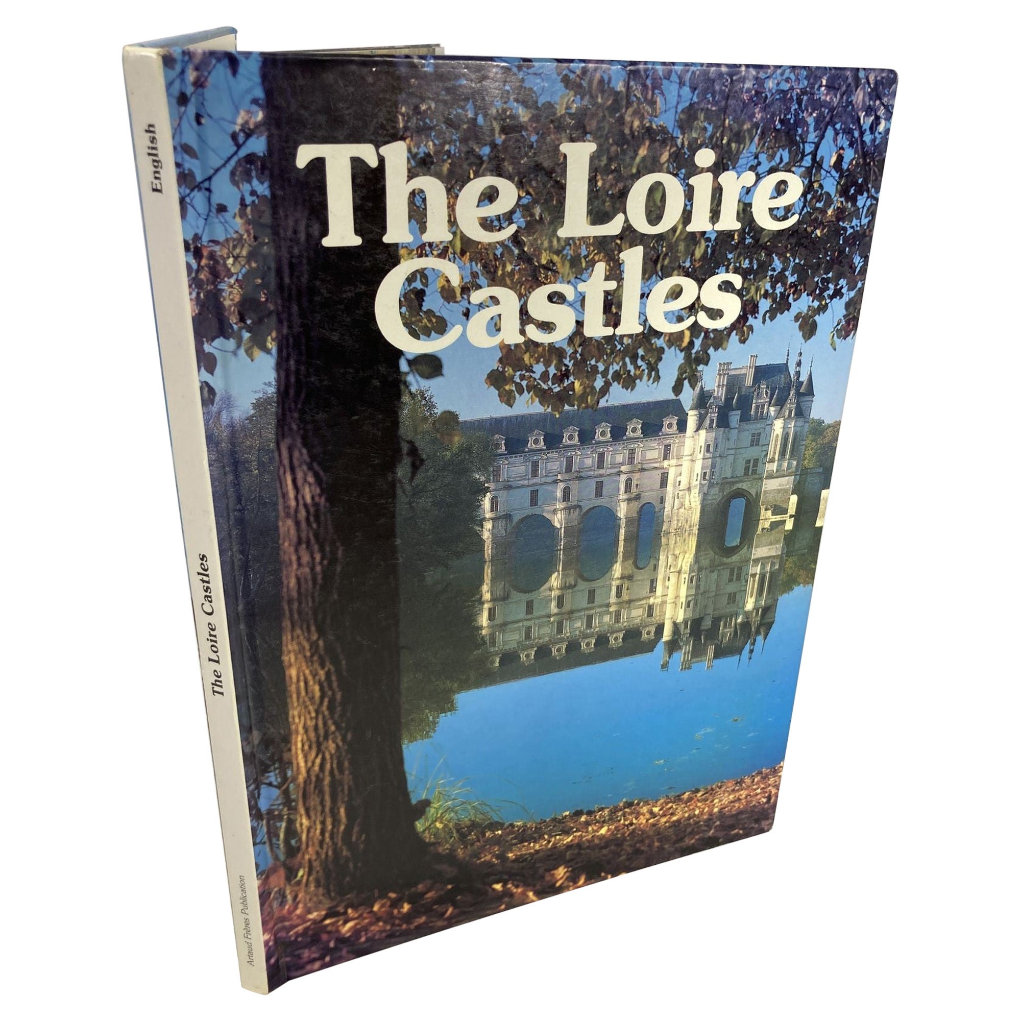 Publication du livre à couverture rigide Loire Castles Artaud Freres par Armel De Wismes
