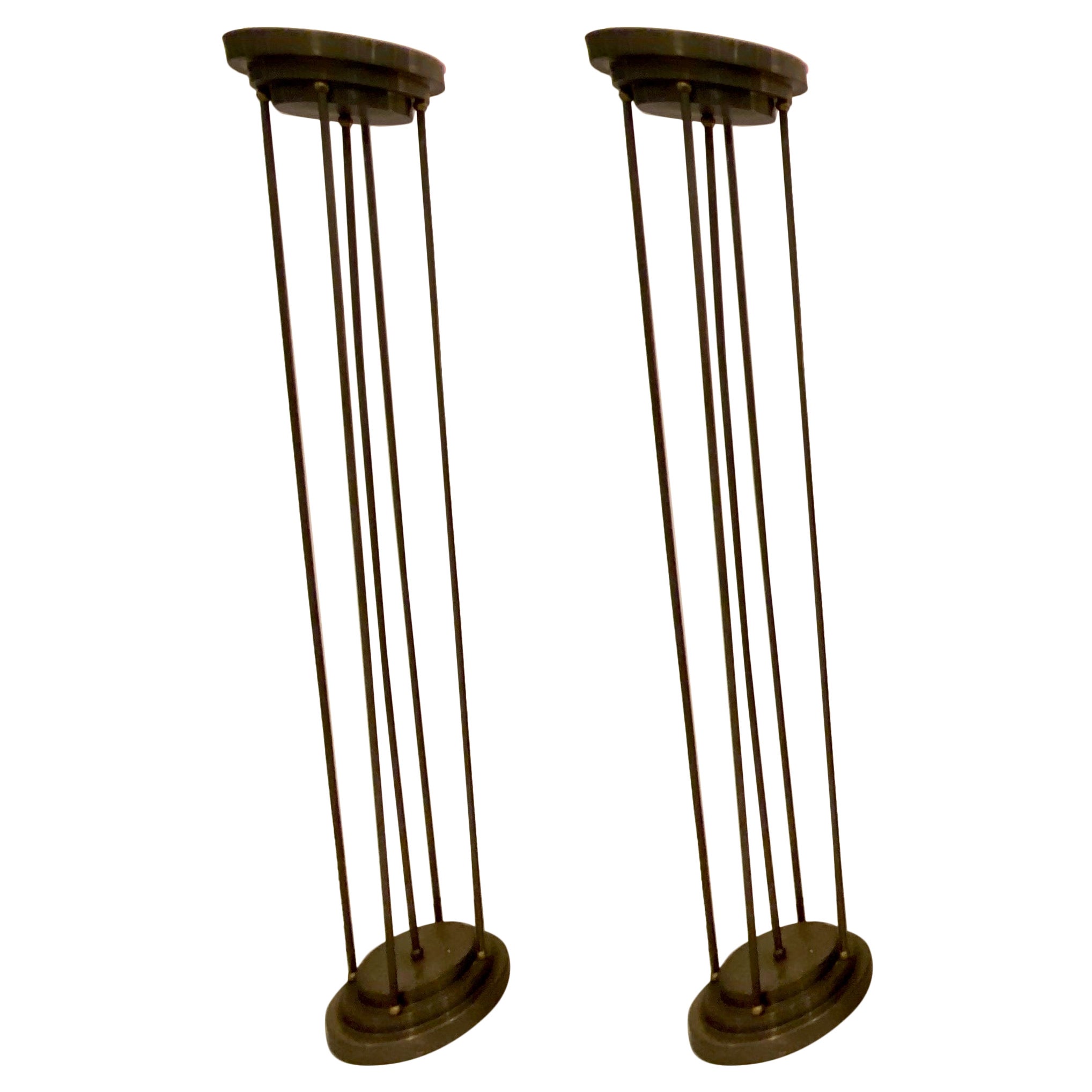 Zwei Art-Déco-Stehlampen mit Wolkenkratzer-Motiv