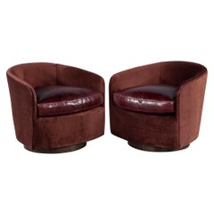 Retro Pair of Mid-Century Modern Swivel Lounge Chairs in the Style of Milo Baughman