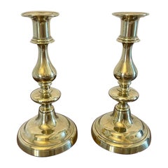 Paire de chandeliers anciens en laiton de l'époque victorienne