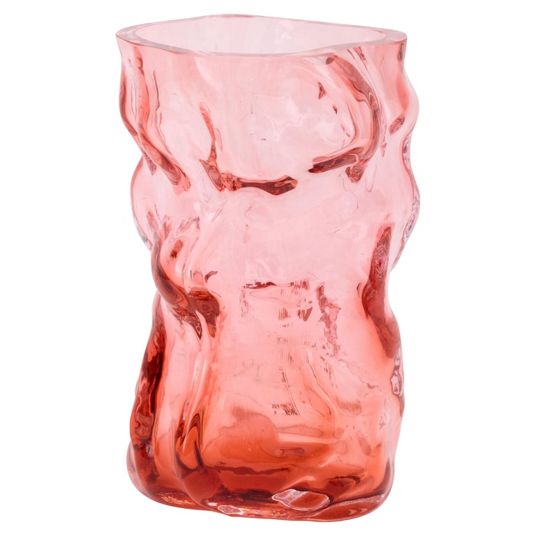 Rummet Tilstedeværelse Tordenvejr Contemporary Glass Vase Mini Mountain by Fos, Pink For Sale at 1stDibs